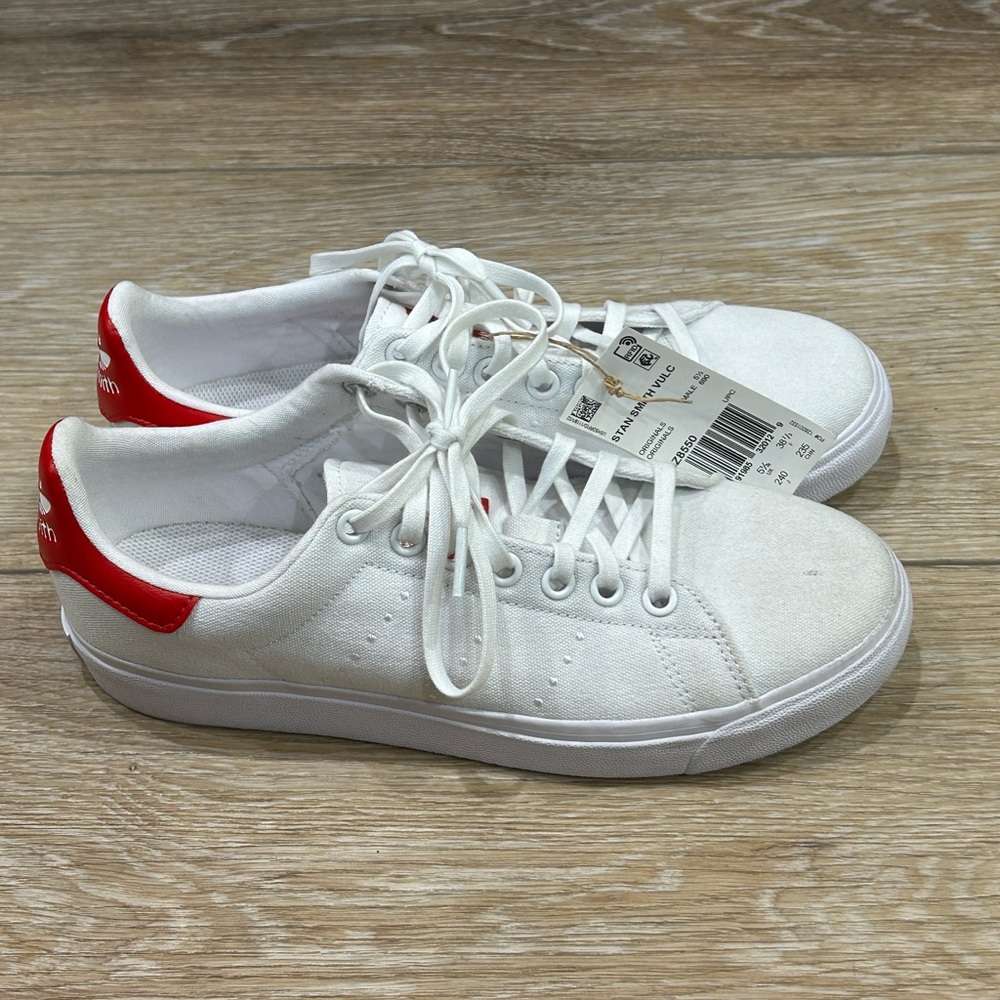 Adidas Stan Smith Primegreen Shoes. New w/o box. 5.5 men/7 women. White & Red
